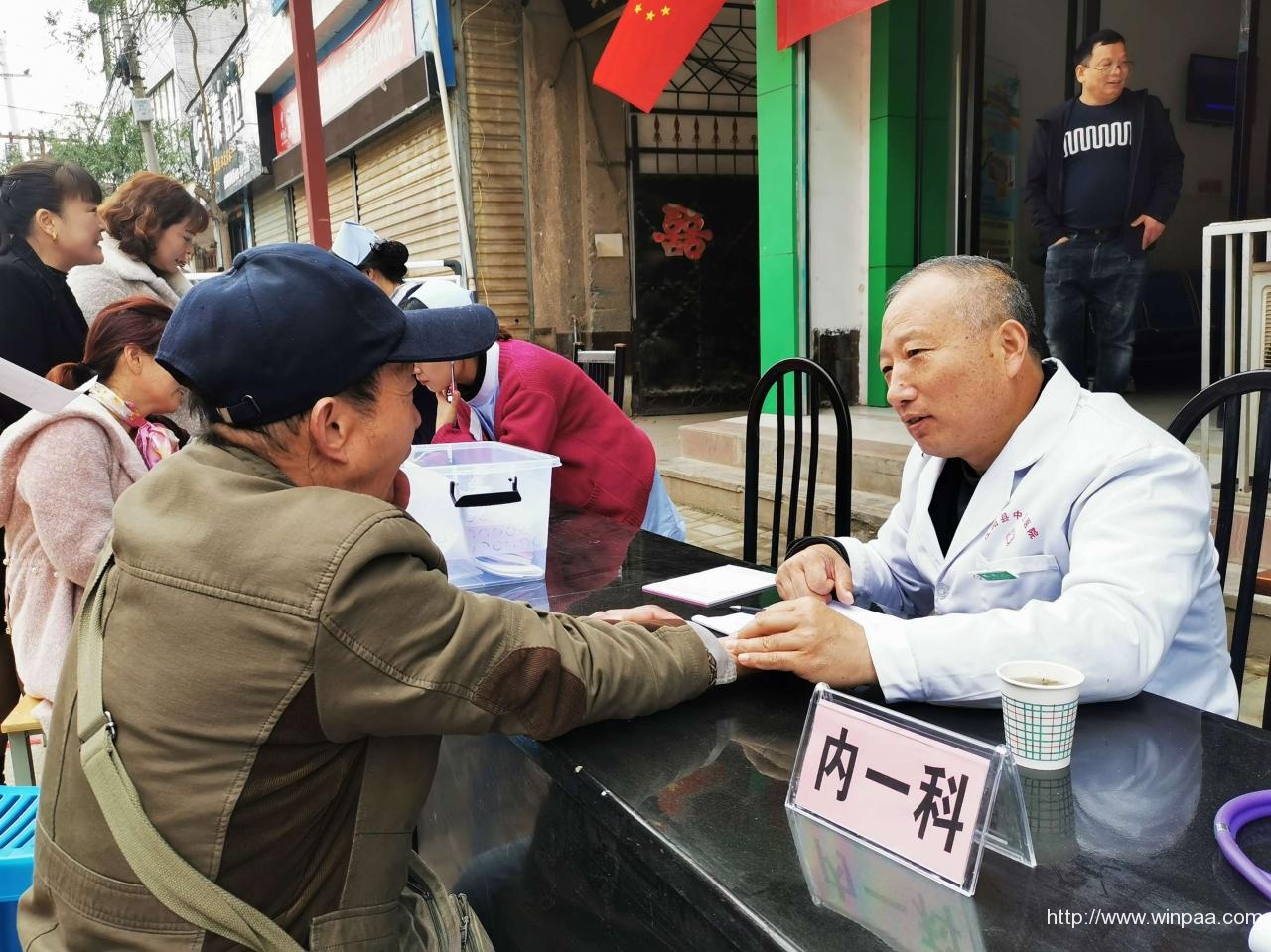 官方:保障群众就医用药是当务之急